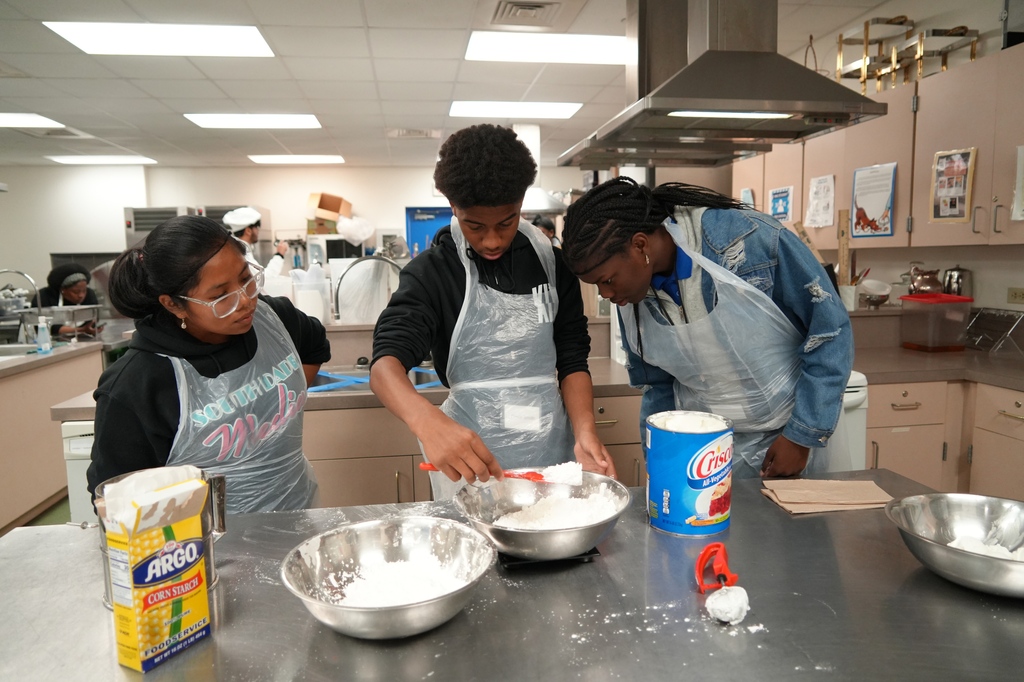 miamimagnets's tweet photo. Shining a spotlight on the incredible @miamimagnets programs at @SouthDadeHS! Dive into endless opportunities for early exploration of your future. Discover more at https://t.co/uIyIatCKuV and jumpstart your journey today! 🚀✨ #miamimagnets #yourbestchoicemdcps https://t.co/tjwjmASGe7