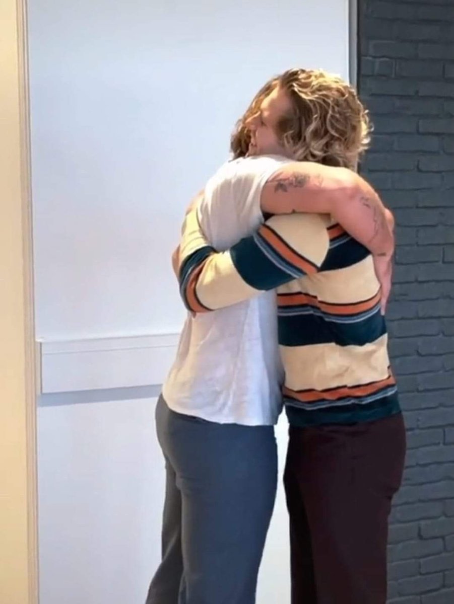 hourly lashton 🍉 (@hourlylashton) on Twitter photo 