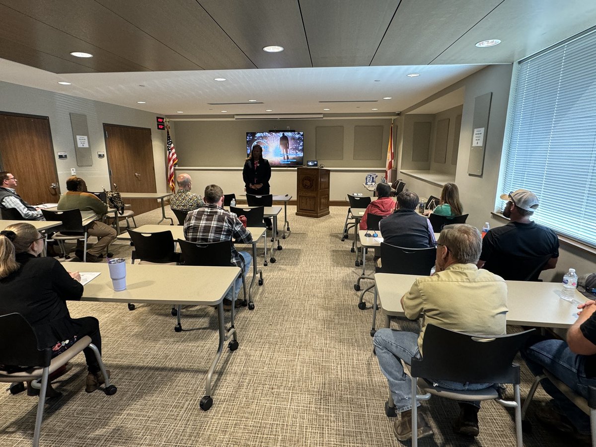 ElmoreComm's tweet photo. Thanks to @ECBOED for lending their QPR training staff to members of the County Commission and various department heads and staff. Great sessions this morning and good start to an important dialog on mental health #67onevoice #areyouok #988 @AlabamaCounties @NACoTweets https://t.co/nKfh1baTZL