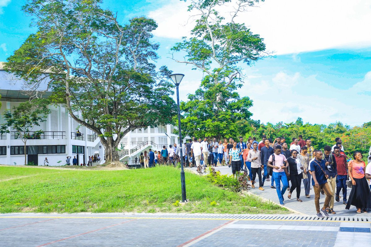 UdsmOfficial's tweet photo. New Semester, Fresh Energy!
UDSM students joyful as they embark on the Second Semester of the Academic year 2023/24 after a much-needed break. Feeling energized and ready for the quest for knowledge.
#BackToTheBooks
#MotivatedMinds
#AlwaysUDSM https://t.co/UZ0AqwggwY