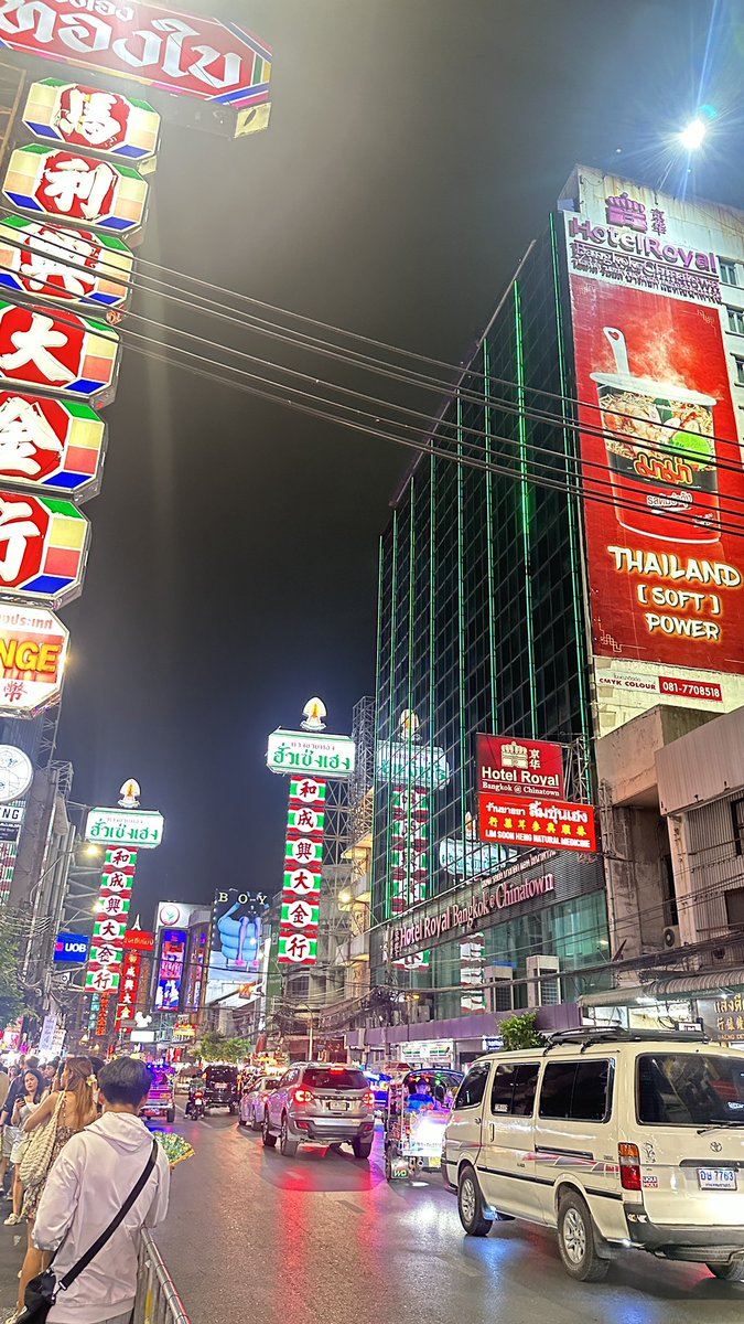 meena_sumonta's tweet photo. Good Night 💤😴🌙 
#yaowarat #bkk #bkklife #nightlight #light https://t.co/aJgEqwmd2N