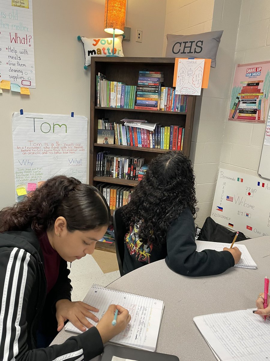 emilyfranESL's tweet photo. Should I STAY or should I GO? 🧳🗺️✈️
Walk-around reading &amp; analyzing characters’ circumstances &amp; conditions in their home country AND deciding if they should GO or STAY 🙌🏽

We continued practicing the vocabulary we’ve learned (Push/Pull factors) extending it to phases &amp; sentences https://t.co/sEqcq3U1nO