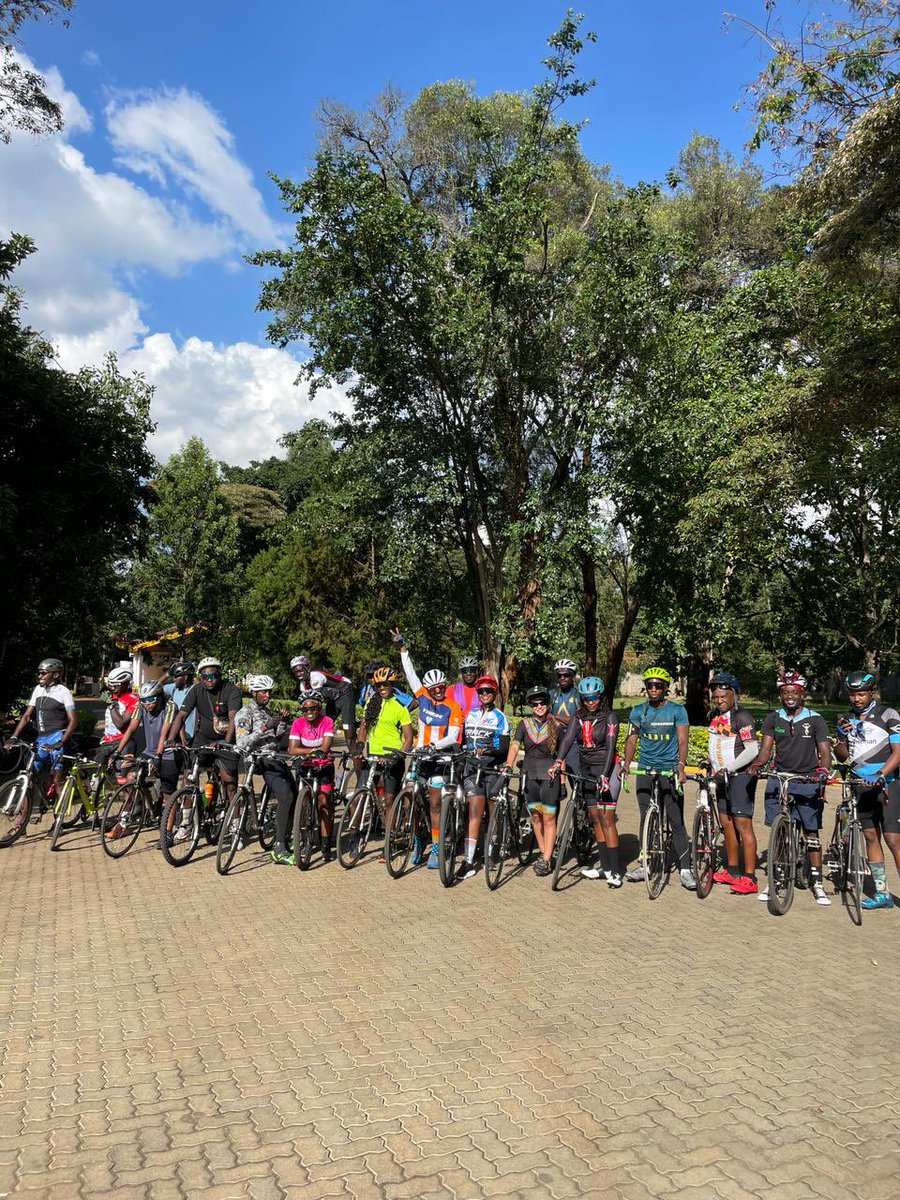 MamaCycling's tweet photo. Tuesday Ride team. https://t.co/NpV5CWYKXD