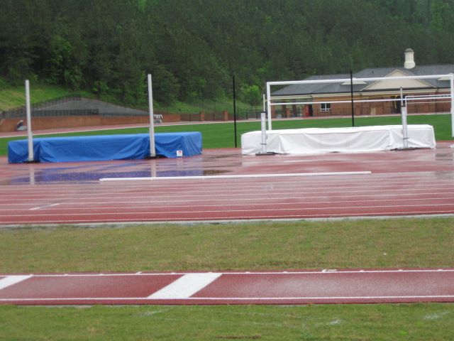 ETPSports's tweet photo. Our weather covers are durable and protect your pits from heavy rainfall! The season is here, order today! #highjump #trackandfield https://t.co/AkEPebrgMP