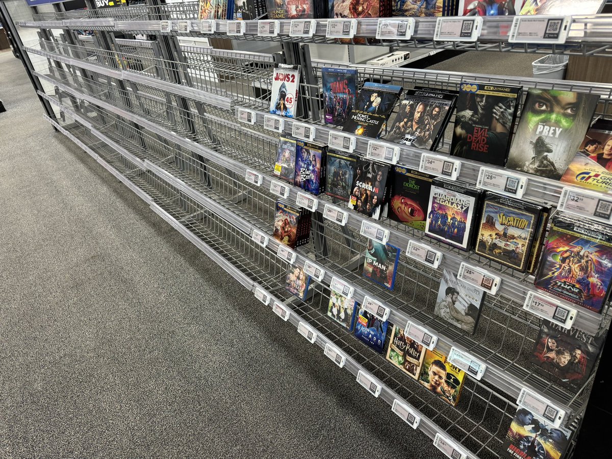 geekenspiel's tweet photo. The creeping death of physical media has finally touched my local Best Buy… 💀📀 https://t.co/liMb2F86yI