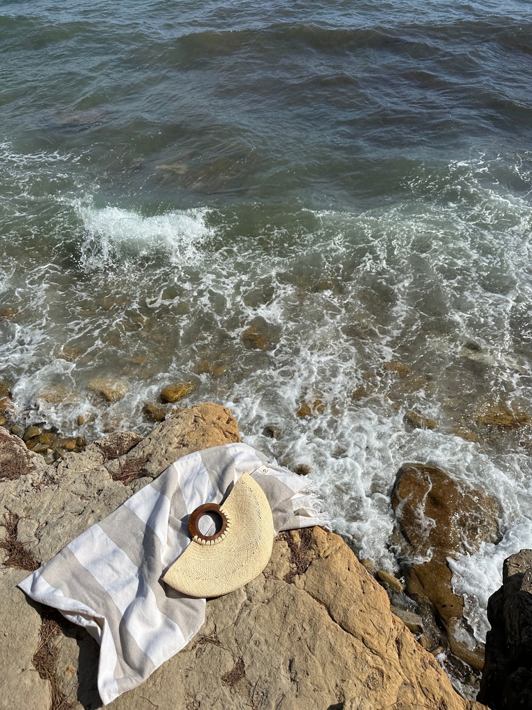 BOHOPHYY's tweet photo. This simple and elegant handbag requires no prying or wrestling; it comes in handy as a hand fan case

#weddingsouvenirideas
#weddingfans
#customfavors
#Personalizedfavors
#weddingfavorideas
#handbags
#beachbags
#strawbeachbags
#miamisouvenirs
#strawhandbags https://t.co/bPSCt3oYmh