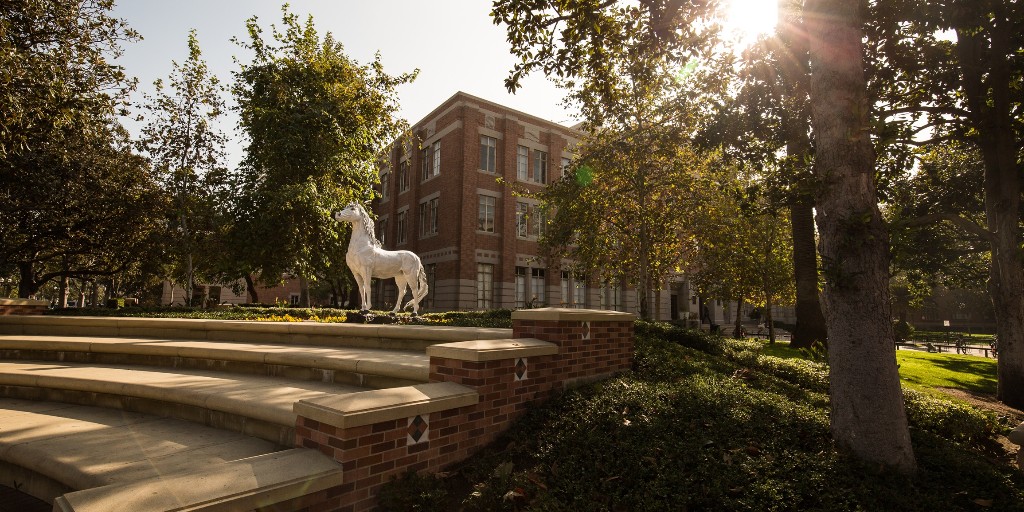 USCTeacher's tweet photo. The MAT online program has the same high admission criteria as we do for our on-campus programs. Aspiring K-12 educators who are ready to meet the demands of a rigorous graduate program and a career in education are encouraged to apply: https://t.co/m5gz6kjAXU https://t.co/o0fh6uuRK1