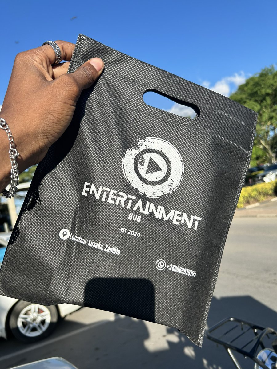 conrad_chisala's tweet photo. We deliver anywhere in Zambia ! 🫶🏽

Quality Airpods, gaming controllers and iphones are readily available. 

Contact: 0963878765 (Entertainment Hub) https://t.co/ali6uqrkbb