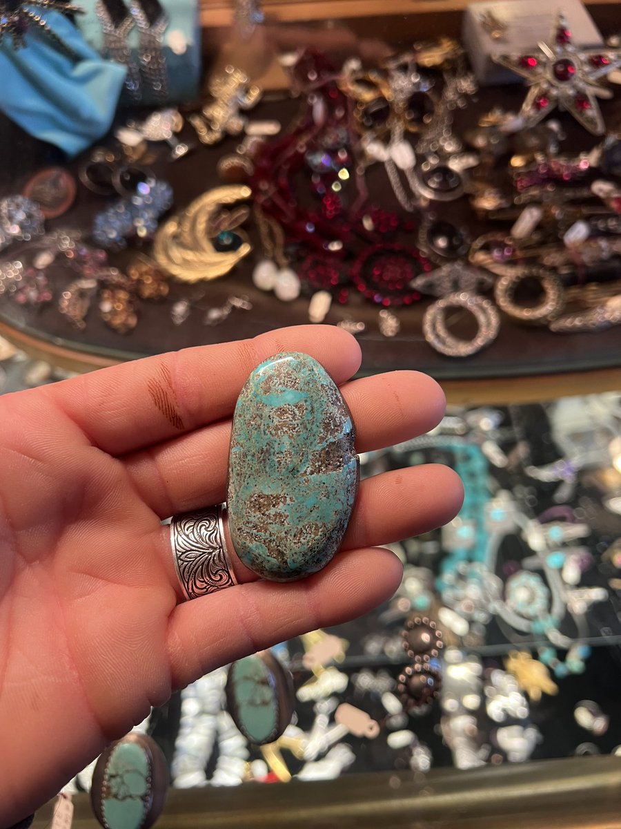 MacenzieHit's tweet photo. Curious if anyone could give me a bit more info on this and what type turquoise it is if not that’s okay! TIA! https://t.co/oAlDeZhQan