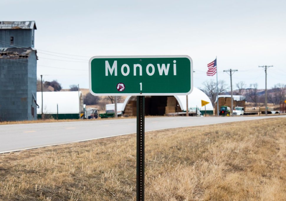 midwestern_ope's tweet photo. The smallest town in the United States is located in Nebraska. Monowi, NE is home to 1 resident, Elsie Eiler who is the towns mayor, librarian, and bar owner https://t.co/ITwpaOMwA8
