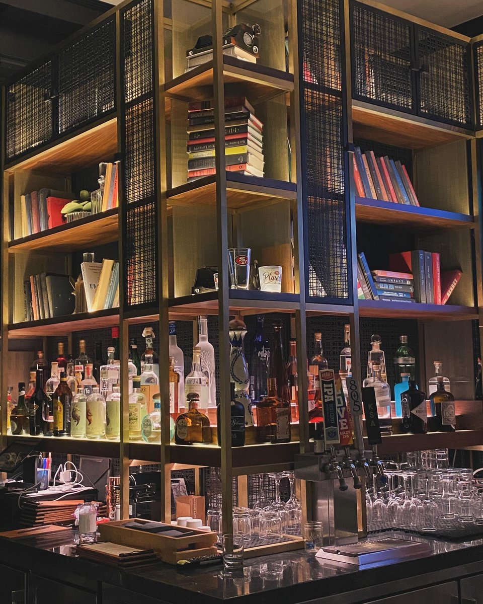 HotelEmblem's tweet photo. It's a bar. It's a library. Some may say Obscenity is the best of both worlds.

📷: IG/kpwix https://t.co/Km37XgQGZK