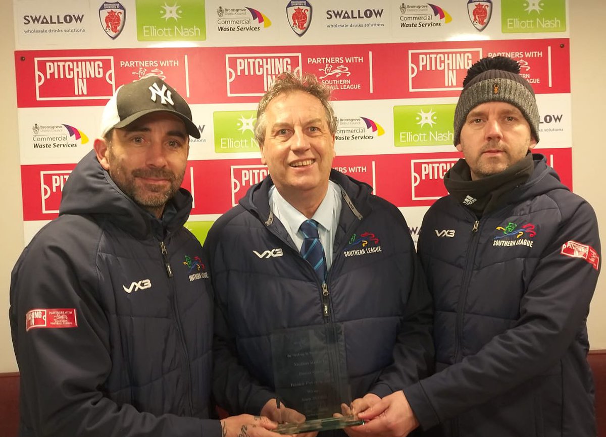 SouthernLeague1's tweet photo. 🏅AWARD WINNERS | @needhammktfc receive their @PST_Sport Club of the Month award for February 2024 from Dave Stephens of the Southern League

#SouthernLeague | #ClubOfTheMonth https://t.co/NRp9e412l0