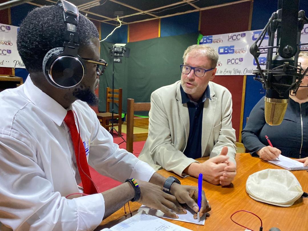 How can we remain in dialogue across political and cultural differences? This question was at the centre of the delegation's meetings in Buea. Thanks to @AgborNkonghoF, @Reachoutreo, @DefyhatenowWCA and the religious representatives for the interesting meetings.