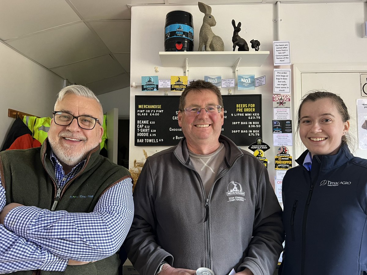 TimacAgroArable's tweet photo. G8 day out on farms with our local TSS Amy today in North Norfolk and ended up @norfolkbrewery 
@TimacAgroUK 
@CrispMalt 
@Amyy2207 
Discussing from field to beer glass - Maris Otter, an old favourite 👍🏼 https://t.co/w473cuIx9f