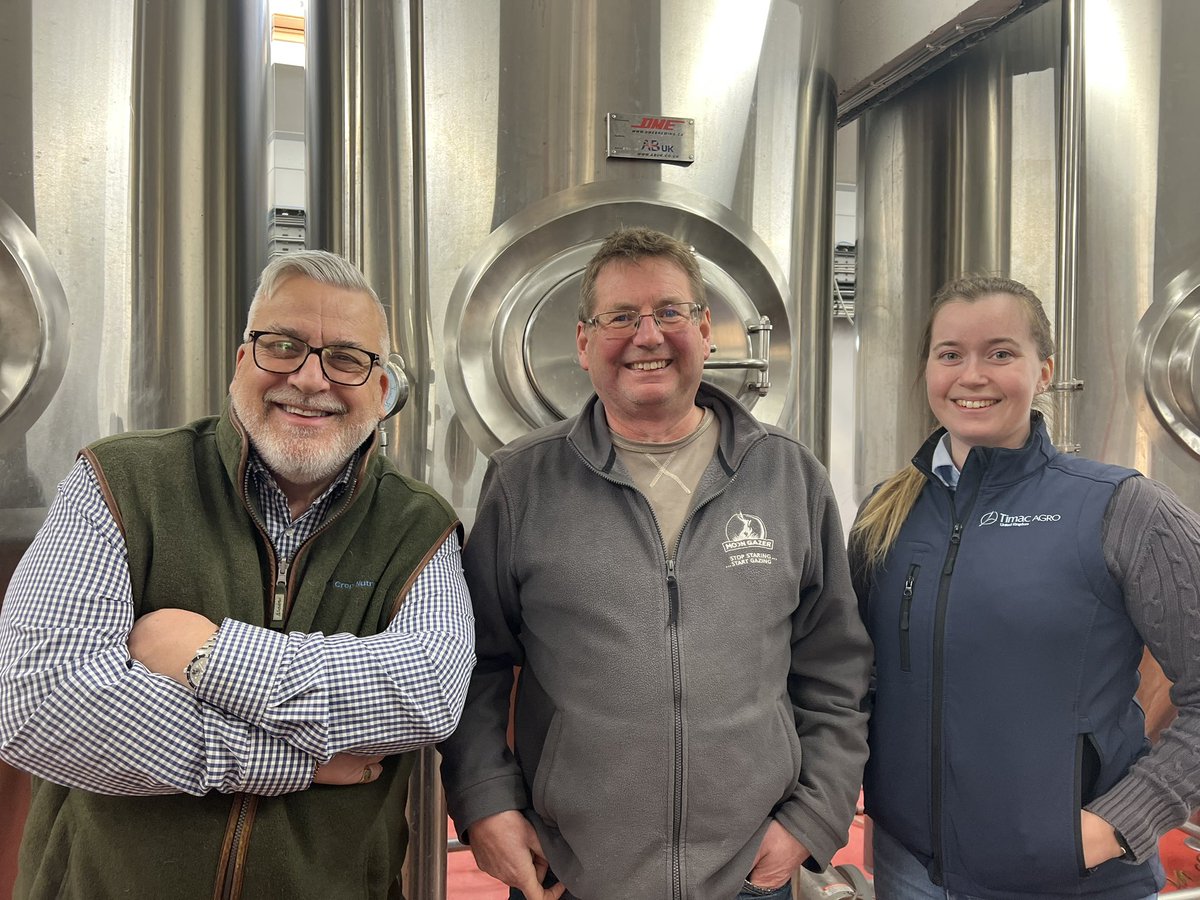 TimacAgroArable's tweet photo. G8 day out on farms with our local TSS Amy today in North Norfolk and ended up @norfolkbrewery 
@TimacAgroUK 
@CrispMalt 
@Amyy2207 
Discussing from field to beer glass - Maris Otter, an old favourite 👍🏼 https://t.co/w473cuIx9f