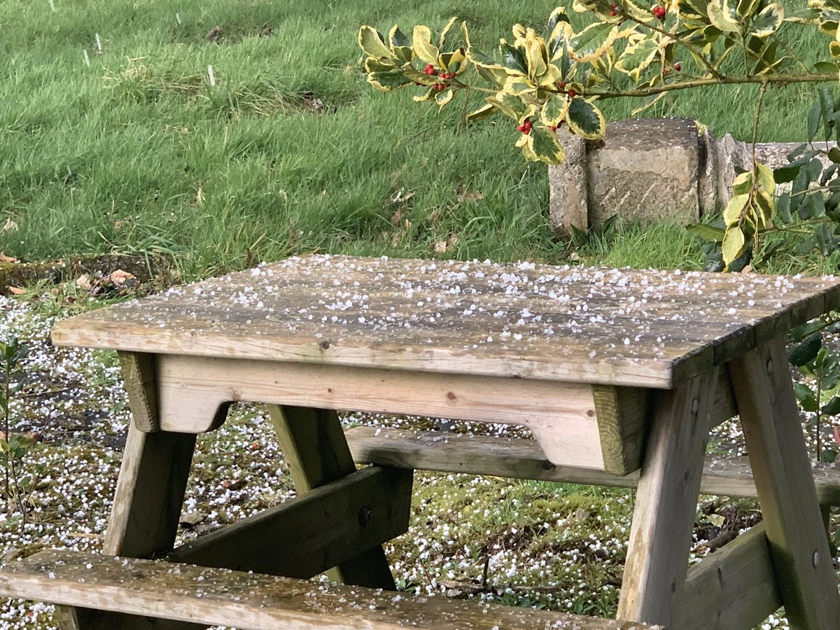 Definitely a day of many parts-after glorious (but BALTIC) sunshine, the hail has arrived. @barrabest @WeatherCee @Louise_utv @CarlowWeather #Tyrone