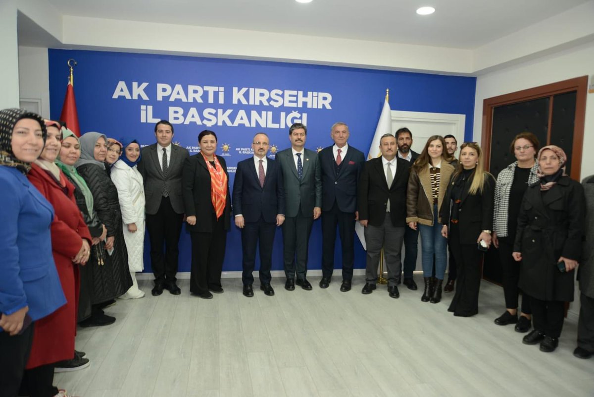 İçişleri Bakan Yardımcımız Sayın Bülent Turan bir dizi ziyaretler gerçekleştirmek üzere şehrimize teşrif ettiler. 

İl Başkanlığımızı ziyaret ederek teşkilatımızla bir araya gelen Sayın Bakan Yardımcımız'a nazik ziyaretleri için teşekkür ederim.