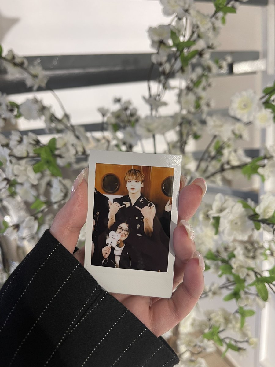 littlemochiss_'s tweet photo. Hello Gems! ๐ฉต๐
I'm Gabriela, also known as Gabi, I'm 20y and from Portugal ๐ต๐น๐ซถ๐ป
I'm a fan of the MCND boys and I've been with them since their debut.
My Bias is Castle J and the first time I saw them was this year in Paris!
Nice to meet you all ๐ค
#invasiongem #mcnd #์ ์จ์๋ https://t.co/MMqLlwvhyg