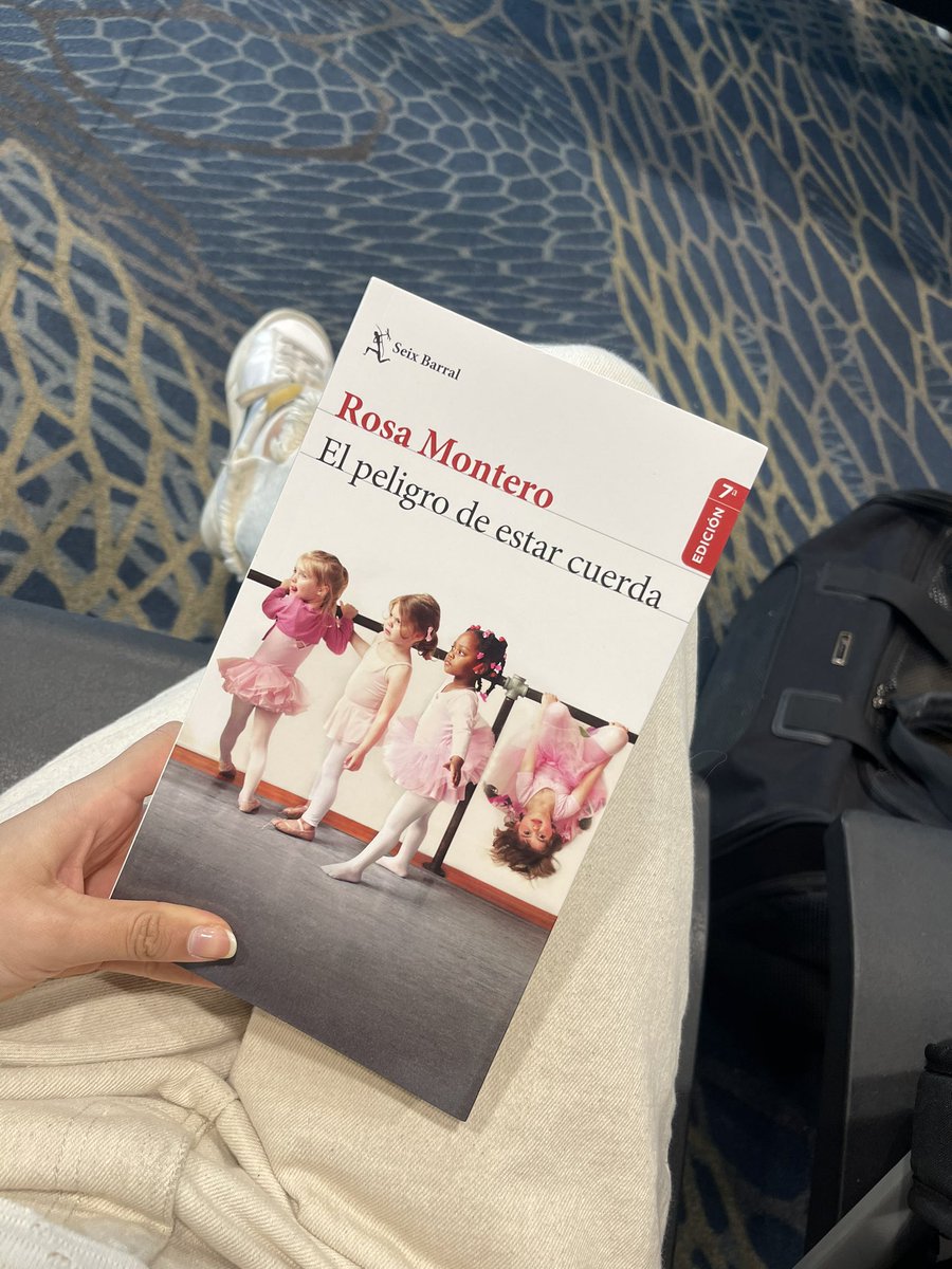 sofivallejoc's tweet photo. La Self Date de esta Semana
El Aeropuerto y Libro nuevo 💖 https://t.co/uhizQKm61I