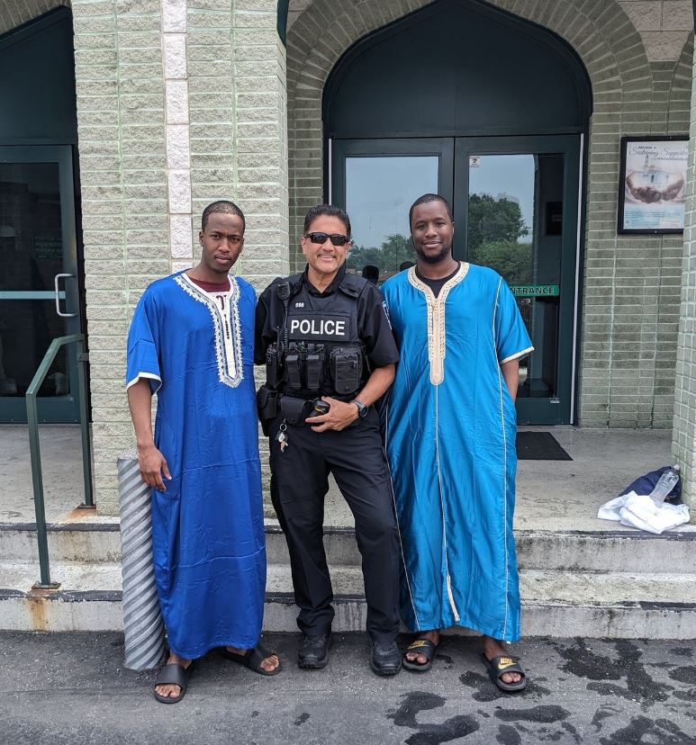 Congratulations to our very own Constable Surjeet Gill for being nominated for the 2024 Police Services Hero of the Year Award. 

Cst. Gill is known for his continuous support to newcomers and fostering inclusion within the community. Cst. Gill also attends many events throughout