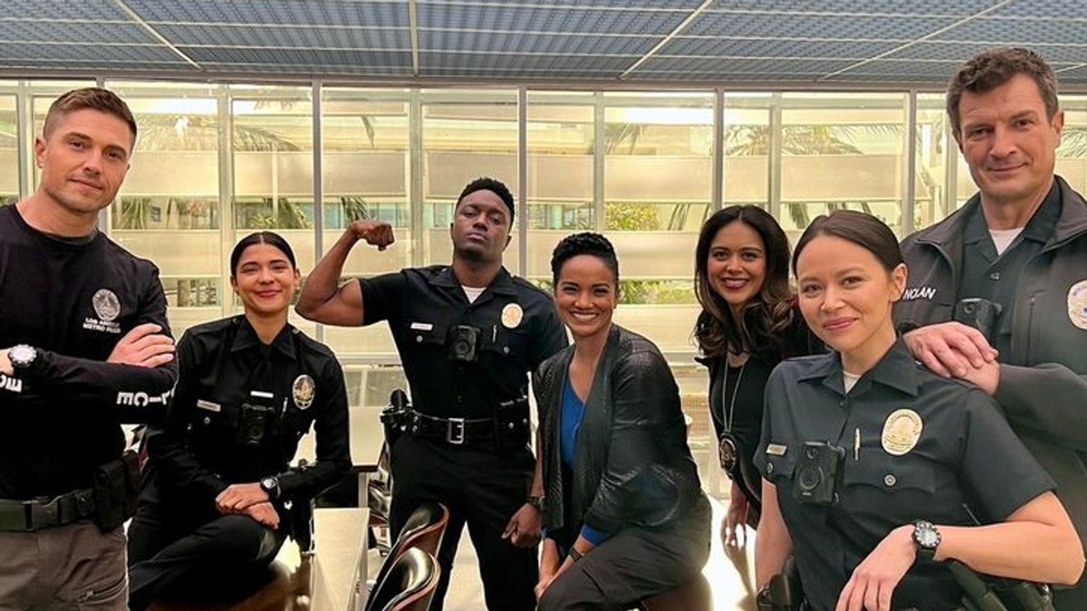 heyjumanji's tweet photo. This was really a great tv show, but sadly its not available in India. If you want to watch you can dm me. 👀✨

Apart all I really want lucy and tim shoud date each other btw almost finished season 4. Excited to start 5 🤭
#TheRookie #Hulu #abcoriginal https://t.co/NxHvEGTT6G