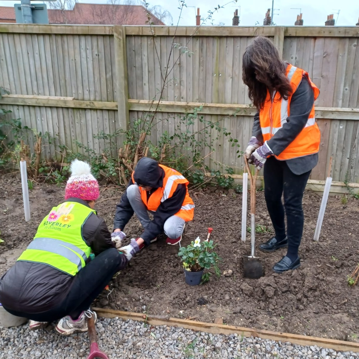 Hymers_College's tweet photo. Our @NCS Life Skills group took part in a community service activity, partnering with @beverleyinbloom at Beverley Train Station.

We were proud to see them embracing the opportunity to make a positive impact in their community. 

Well done Rafael, Megan, Pranav and Marceline! https://t.co/ggewXJFTBE