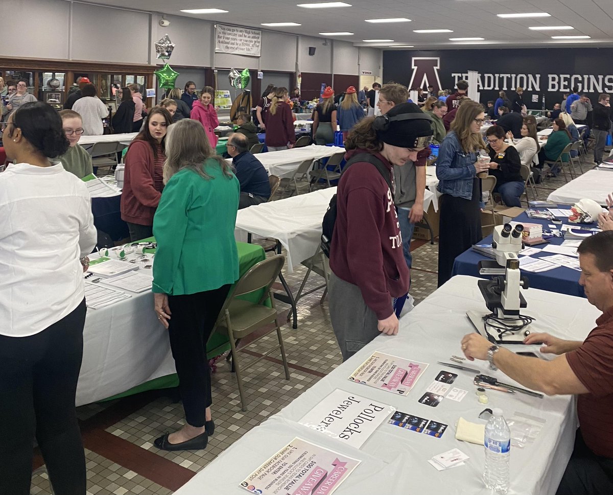 CollinsCTC's tweet photo. Taking over Paul Blazer High School’s Career Fair with our CCTC Adult Ed team! Showcasing allied health &amp; trades, led by '74 Ashland Tomcat alum, Mr. Mike Staton. 🎓💡 #CCTCworks #CCTCaded https://t.co/Xa5mCgffLT