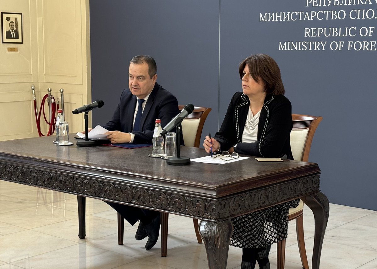 MFASerbia's tweet photo. Данас је полазницима наше #Дипломатскаакадемија 📚👩‍🎓👨‍🎓 министар #Дачић одржао предавање о спољнополитичким приоритетима #Србија🇷🇸. https://t.co/tR9QQKjUXc