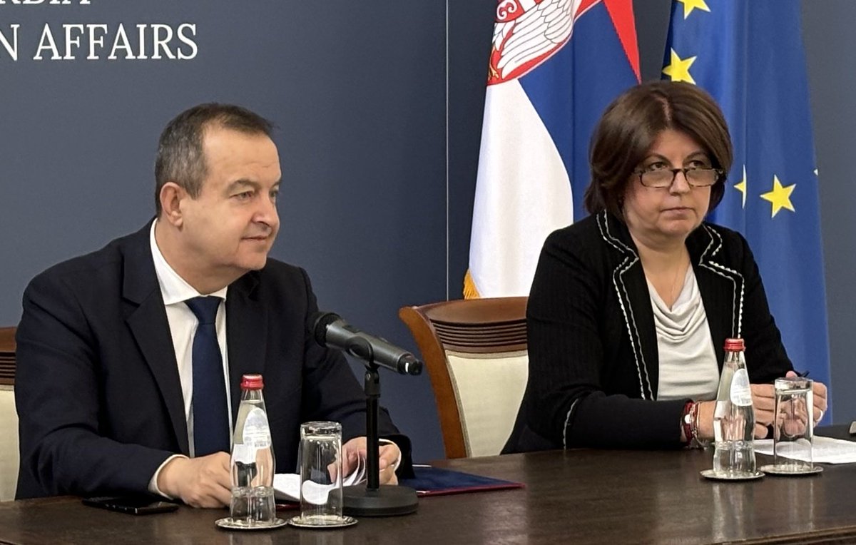 MFASerbia's tweet photo. Данас је полазницима наше #Дипломатскаакадемија 📚👩‍🎓👨‍🎓 министар #Дачић одржао предавање о спољнополитичким приоритетима #Србија🇷🇸. https://t.co/tR9QQKjUXc
