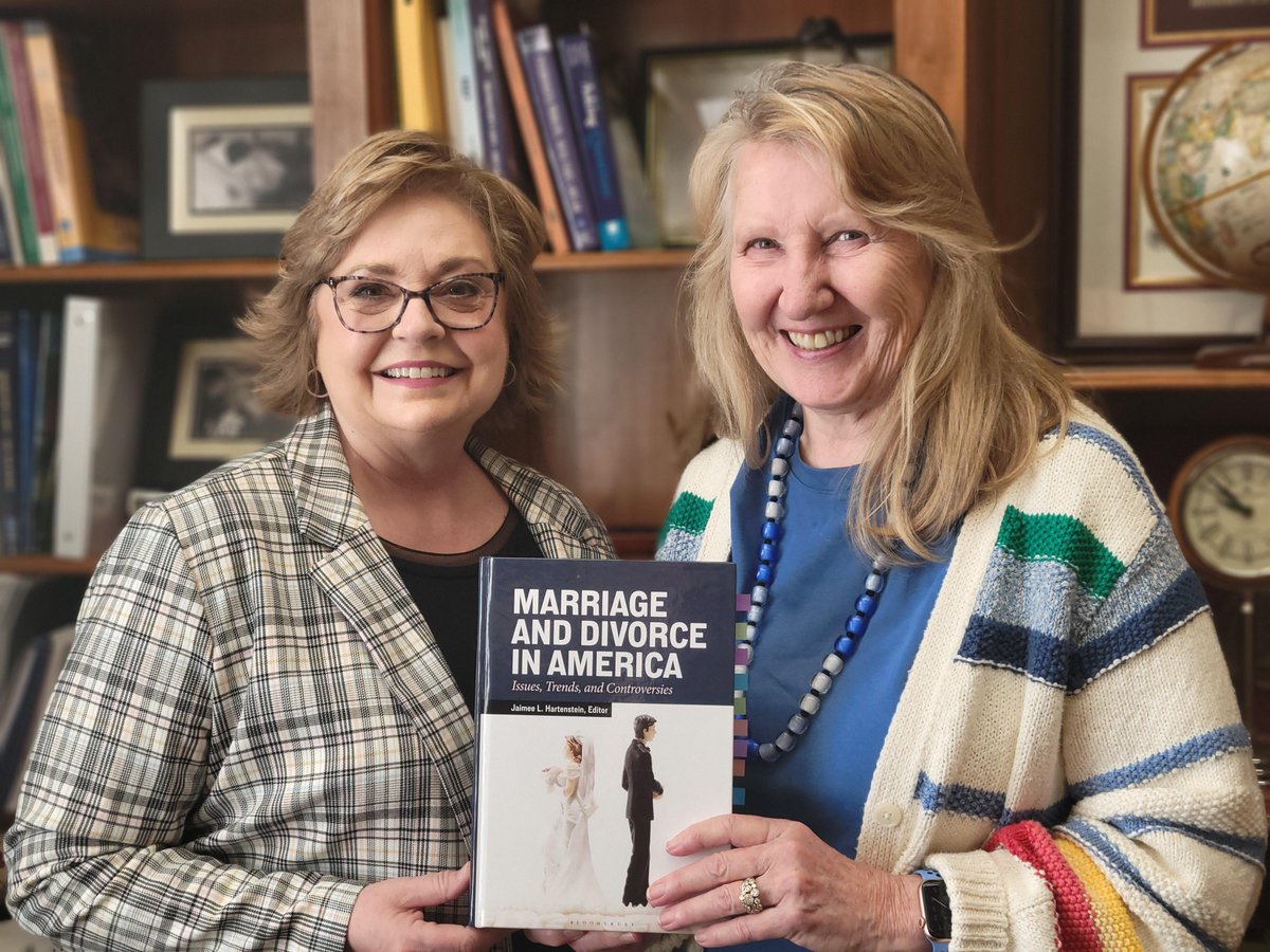 ✍️ Dearest readers, it may interest you to know that two of our esteemed faculty have been published in one of the latest works from Bloomsbury 🇬🇧. The work, 'Marriage and Divorce in America,' is a subject this author cannot wait to learn about at the 🔗: samford.edu/education/news…