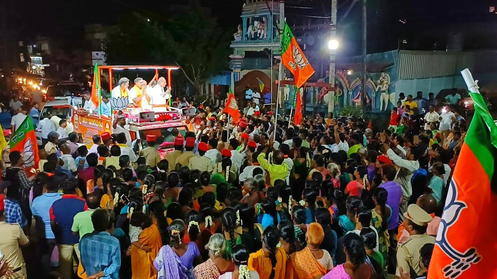 ANamassivayam's tweet photo. புதுச்சேரி தேசிய ஜனநாயக கூட்டணி கட்சியின் பாராளுமன்ற வேட்பாளரான என்னை ஆதரித்து கூட்டணி கட்சி தலைவர்களுடன் காலாப்பட்டு தொகுதியில் முதலமைச்சர் ந. ரங்கசாமி அவர்கள் தேர்தல் பிராச்சாரம் நடத்திய போது.

@BJP4India @BJP4Puducherry @JPNadda @blsanthosh @BlrNirmal https://t.co/8Q2oxDGzwN