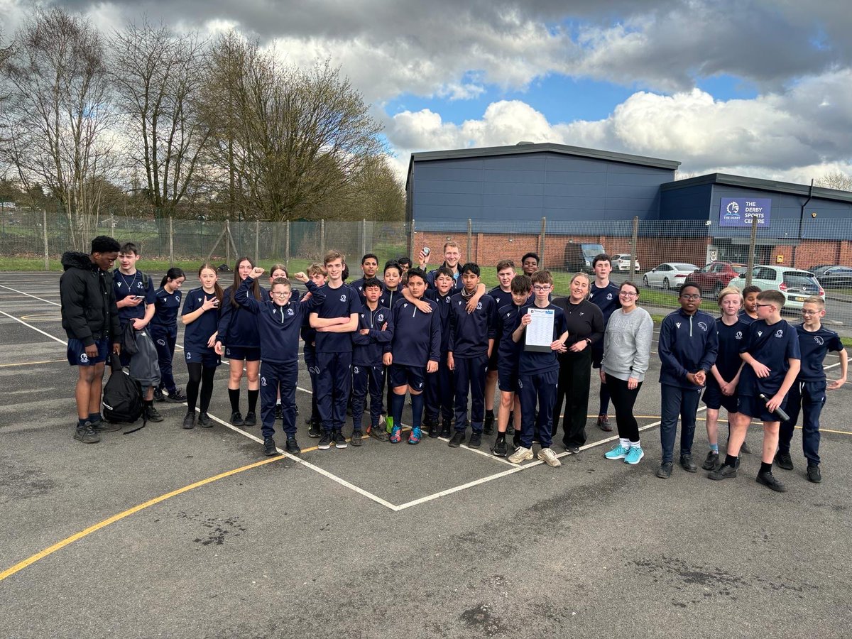 TheDerbyHighPE's tweet photo. A huge well done to all students and staff that completed TDHS ‘Marathon Challenge’ tonight 🏃‍♂️🏃‍♀️👏 they completed the 42k distance (211 laps of the tennis courts) in a record time of 9mins 22secs 🥇 Mr Bramwell has a lot to live up to in Milan now 🇮🇹 https://t.co/fm7mWeHIp9