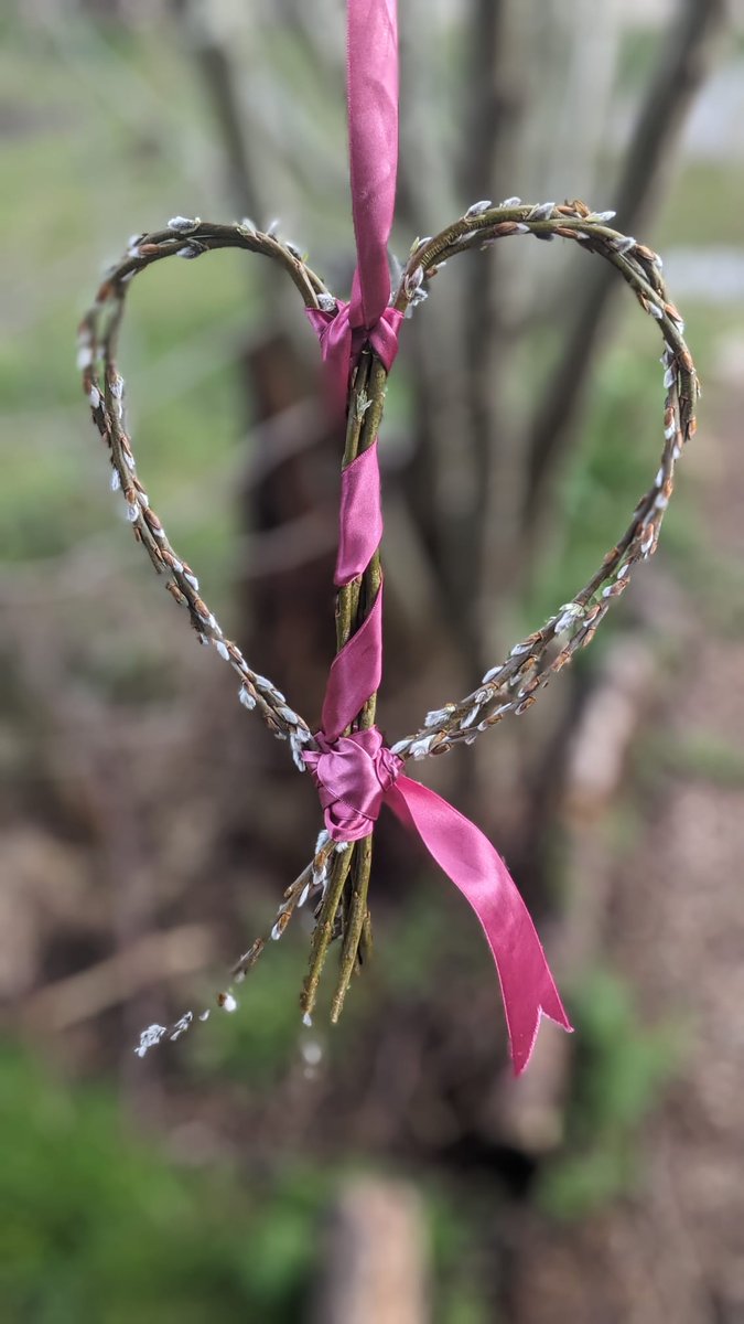 farm_leader's tweet photo. Great teamwork and knot tying from our school farmers building a new willow shelter for quiet farm moments. The willow trimmings made beautiful decorations to celebrate the arrival of spring. #ostara #clocksforward @CanalViewPSEdin https://t.co/XawNdemuu9