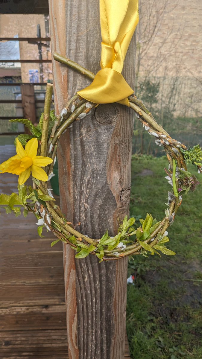 farm_leader's tweet photo. Great teamwork and knot tying from our school farmers building a new willow shelter for quiet farm moments. The willow trimmings made beautiful decorations to celebrate the arrival of spring. #ostara #clocksforward @CanalViewPSEdin https://t.co/XawNdemuu9