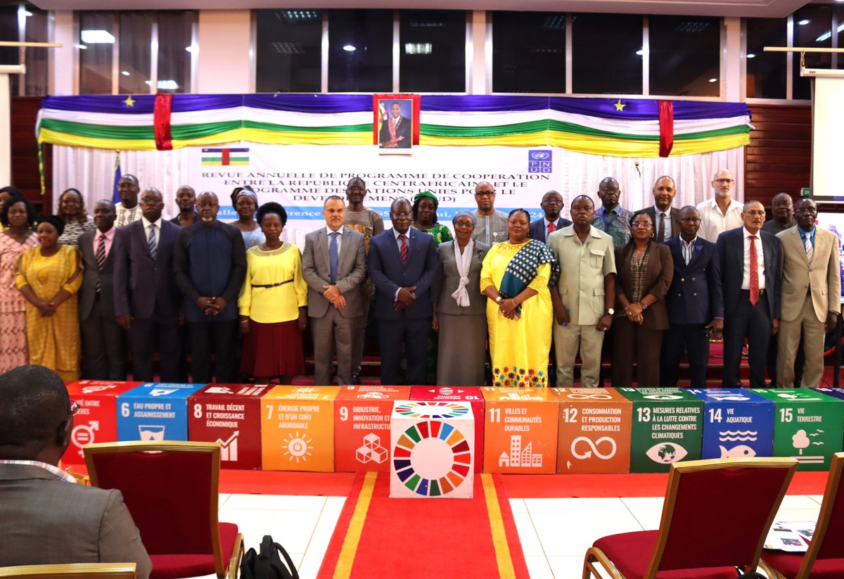 Revue annuelle 2023 du Programme Pays
<a href="/PNUD_RCA/">PNUD Centrafrique</a> 2023-2027. Echanges entre la partie nationale, les partenaires et le #PNUD sr les acquis du cycle de coopération 2018-2022 et les résultats atteints en 2023. Discussions ayant abouti à la formulation des priorités pr l’année 2024.