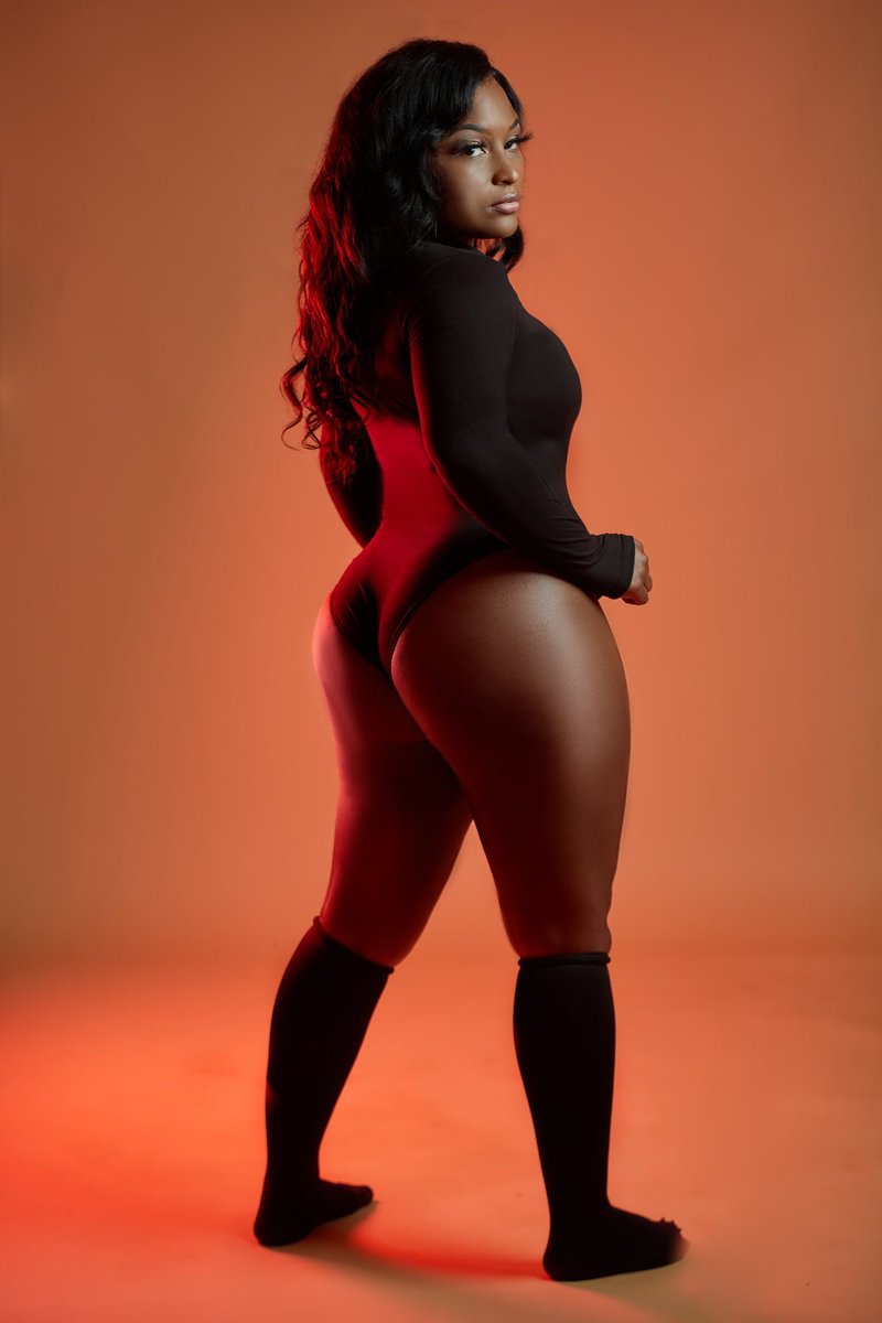 KimakoSills's tweet photo. Happy birthday friend 🎂🎊🎁 and yes I’m still on yo ass about this modeling thing. 😂😂 https://t.co/v551FVgh04