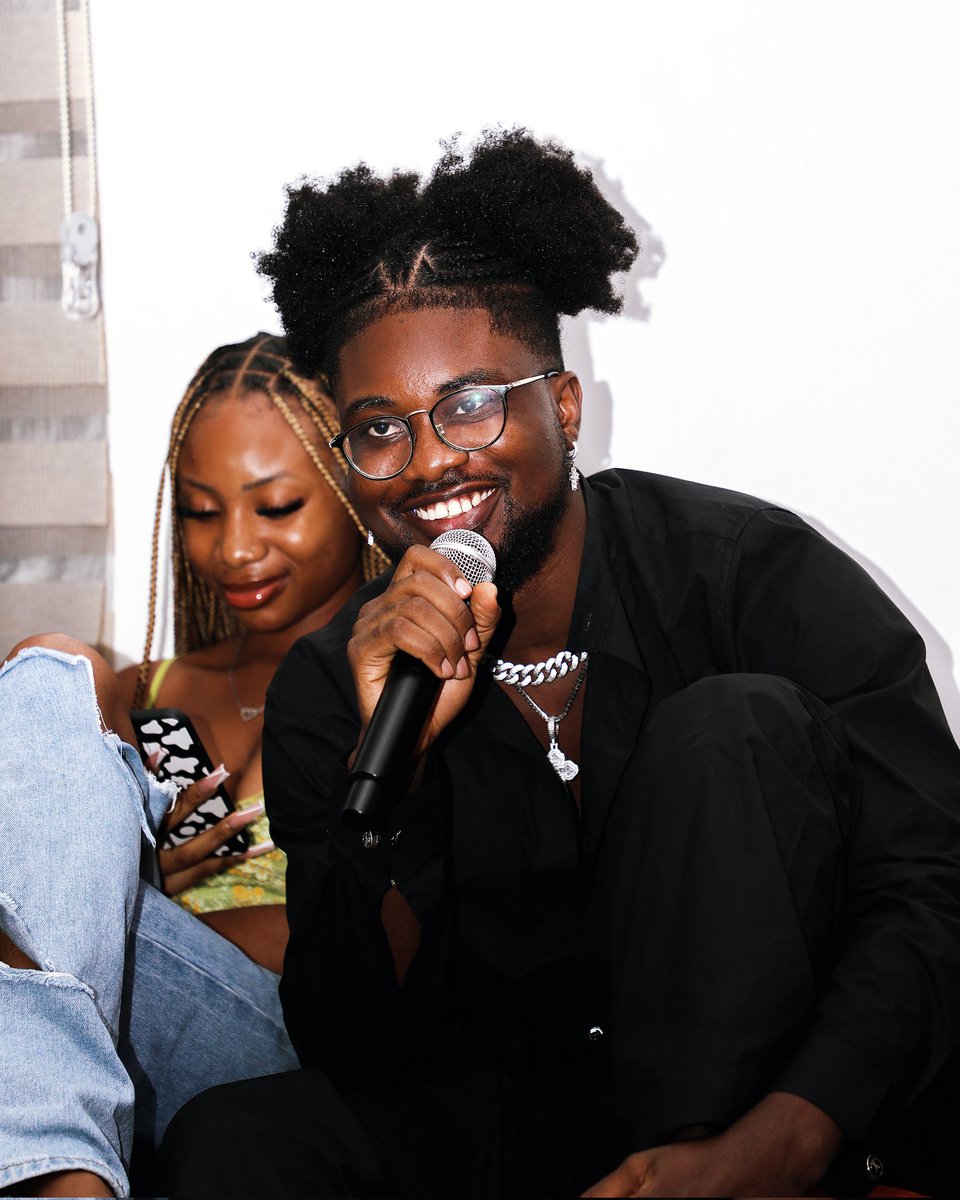 Ely_tron's tweet photo. Moments from #OneHarmony - Grey: The Midtone Live w/ @Mannie_Tseayo 

It was a great evening of live music, smiles and fun. https://t.co/jZYdzcPkq0