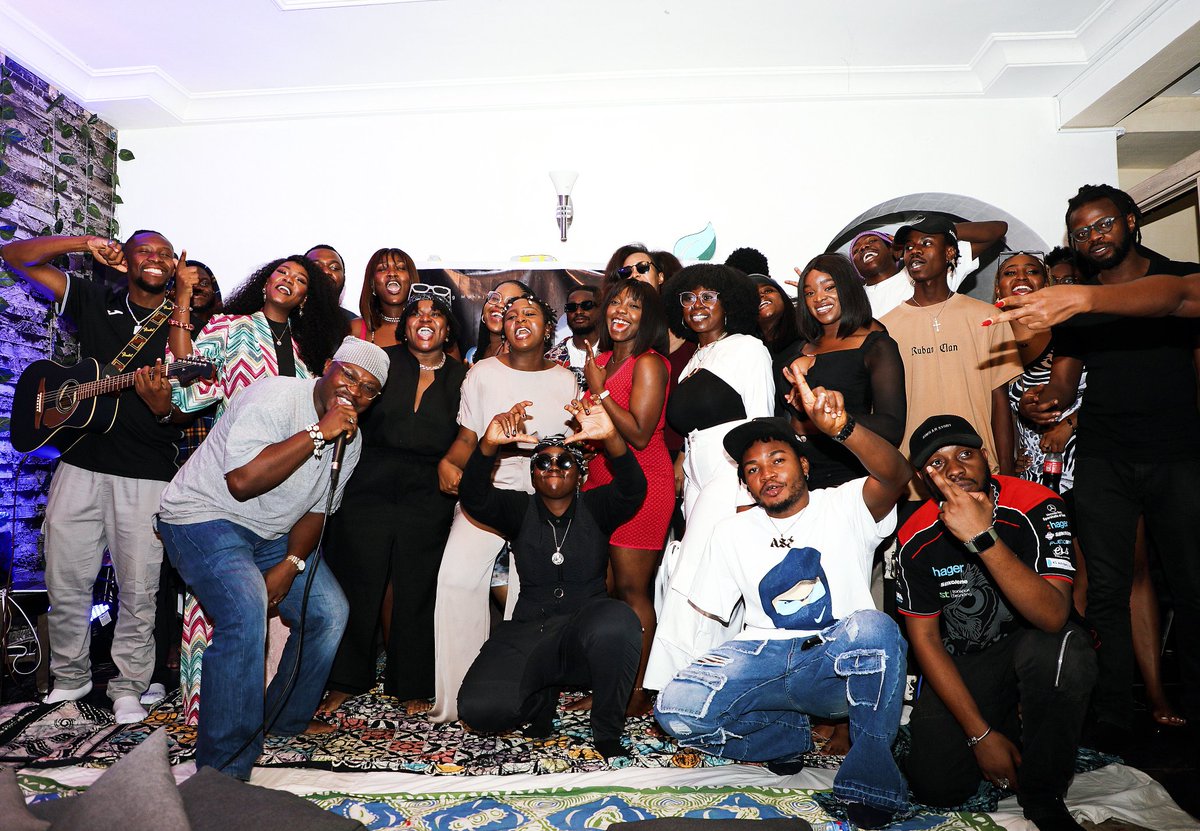 Ely_tron's tweet photo. Moments from #OneHarmony - Grey: The Midtone Live w/ @Mannie_Tseayo 

It was a great evening of live music, smiles and fun. https://t.co/jZYdzcPkq0