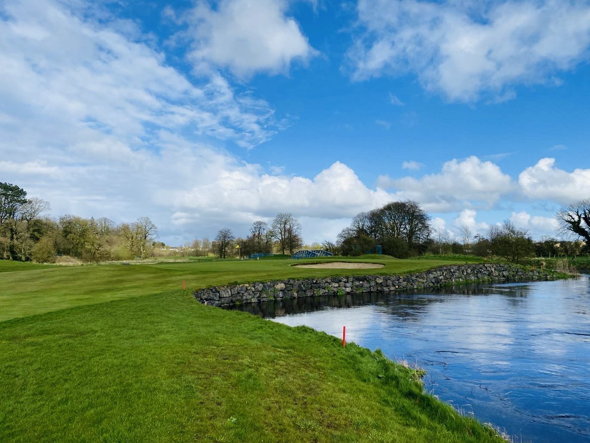 A beautiful afternoon after all the rain in the past 24 hours. The River Braid is well up at the par-3 14th ⛳️