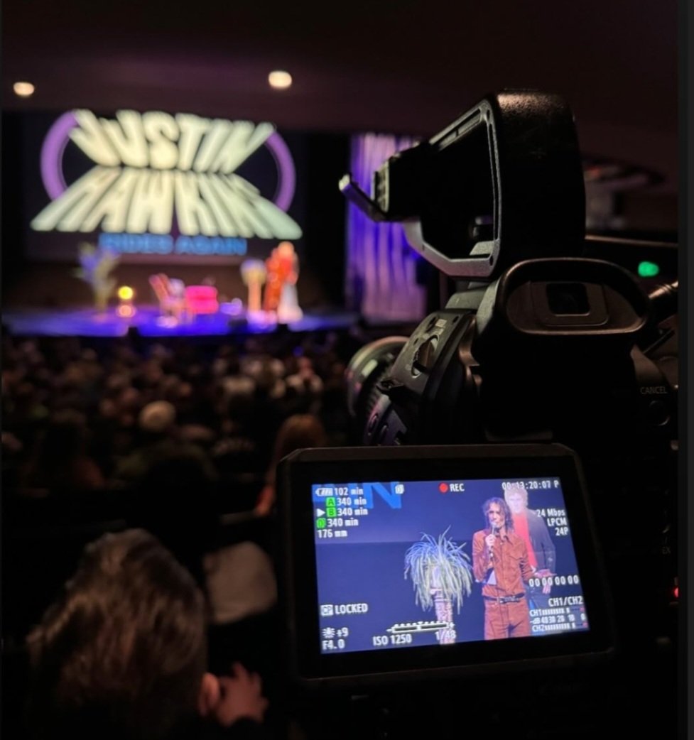 Justin Hawkins Rides Again Live for the first time!

4 shows left
27 BIRMINGHAM THE GLEE CLUB 
29 SALFORD THE LOWRY 
30 LIVERPOOL ST GEORGE'S HALL 
31 LEEDS CITY VARIETIES MUSIC HALL

📸 @bobbynerves

#justinhawkins @JustinHawkins #justinhawkinsridesagain #podcast #tdkjusettes