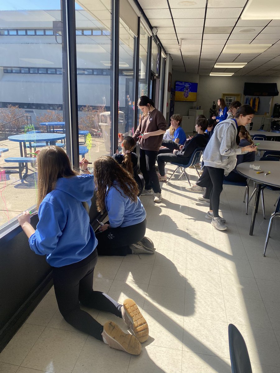 We love giving back to our school! #BorgiaGivesBack <a href="/BorgiaHS/">St. Francis Borgia High School</a>