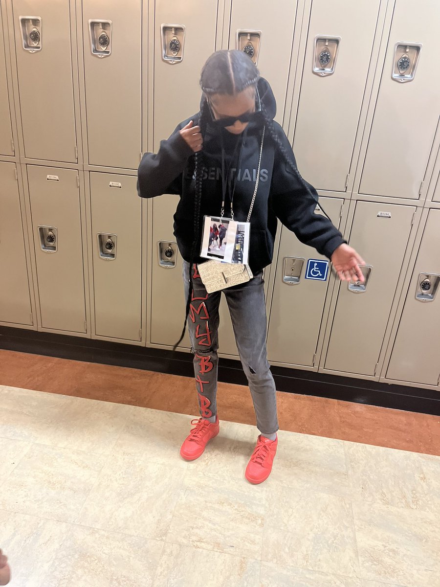 niyahamariipt2_'s tweet image. We all 84steppes lym btb 💔🤞🏾