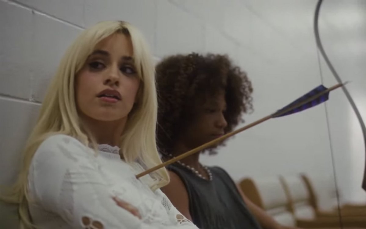 cabEYomyeggo's tweet photo. okay the romance reference with the arrow we see you ms. cabello https://t.co/WxDgKhR6vZ