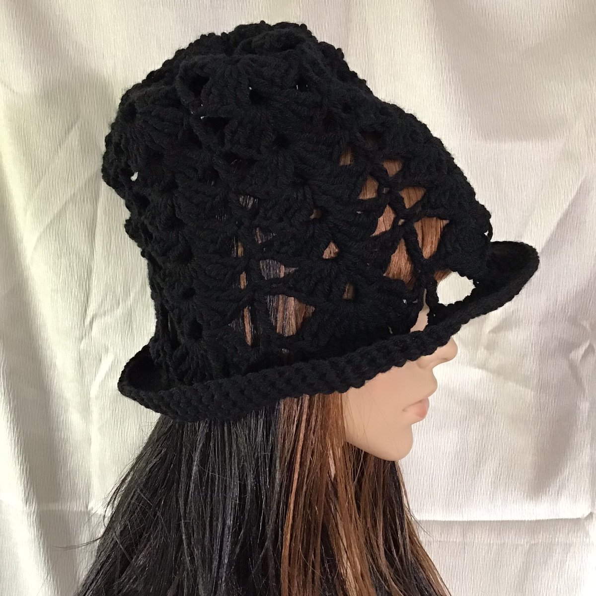 create_in_dark's tweet photo. ♠️BLACK SHELL STITCH CROCHET HAT♠️To Purchase🫧 #HitTheLinkInMyBio #Crochet #CrochetHats #Fashion #Handmade #Atlanta #Hats https://t.co/bSjMd3wYhX