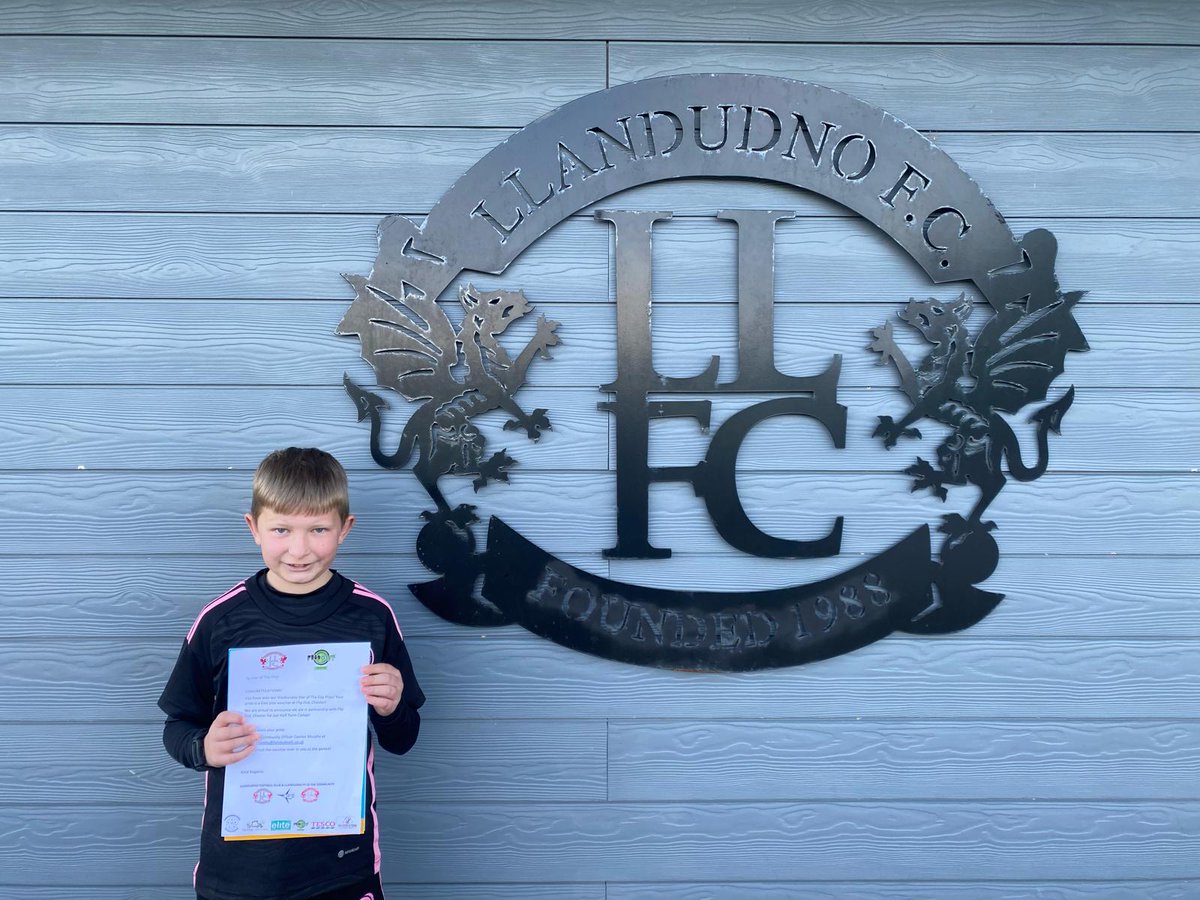 LLFITC's tweet photo. Well done to Charlie on winning today's Star Of The Day prize! 👏

He was presented with a Flip Out Play voucher thanks to their kind sponsorship and a fun football booklet 😁

#Llandudno #LlandudnoFC #Community #LLFITC #WeAreOne #KeepTheFaith https://t.co/pz66rl0sZB