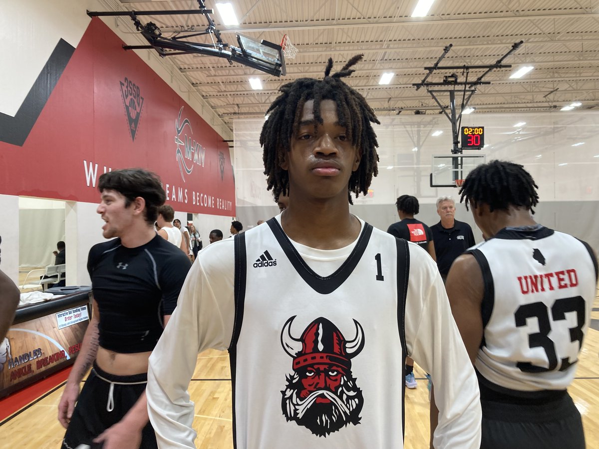 Undiscovered Showcase (@undscvrdshwcse) on Twitter photo Bloom 6'5" SF Jaden Clark emerged as a senior on a talented squad averaging 10 pts and 6 reb a game. Smooth perimeter operator that brings plus athleticism to the table.
See him at <a href="/undscvrdshwcse/">Undiscovered Showcase</a> April 13
Uncommitted Players Apply HERE!⬇️
docs.google.com/forms/d/1cX_dR… Bloom 6'5" SF Jaden Clark emerged as a senior on a talented squad averaging 10 pts and 6 reb a game. Smooth perimeter operator that brings plus athleticism to the table.
See him at <a href="/undscvrdshwcse/">Undiscovered Showcase</a> April 13
Uncommitted Players Apply HERE!⬇️
docs.google.com/forms/d/1cX_dR…