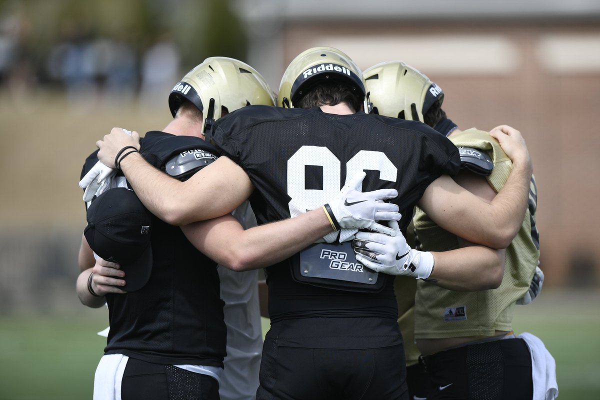 AUTrojansFB's tweet photo. Spring Ball ✅ 

#AUthentic https://t.co/pFHZDe00sa