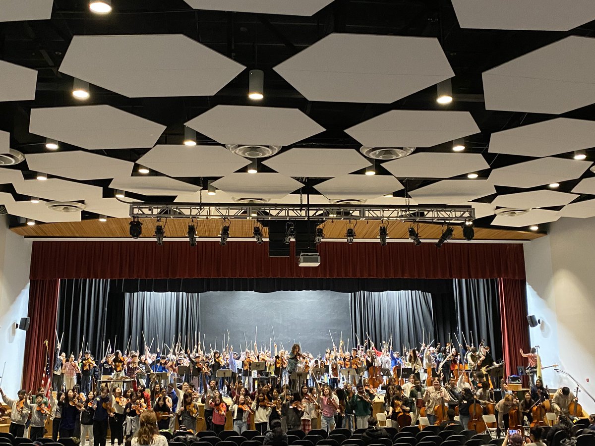 Paramus_Schools's tweet photo. All 700 tickets for the #ElectrifyYourStrings performance tonight have been reserved! Thank you to everyone who plans to support our #EastBrook and #WestBrook Orchestra students as they perform with world famous electric violinist, #MarkWood. Check out a sneak preview! 🎸🤩🎻 https://t.co/ozRzU1onCw