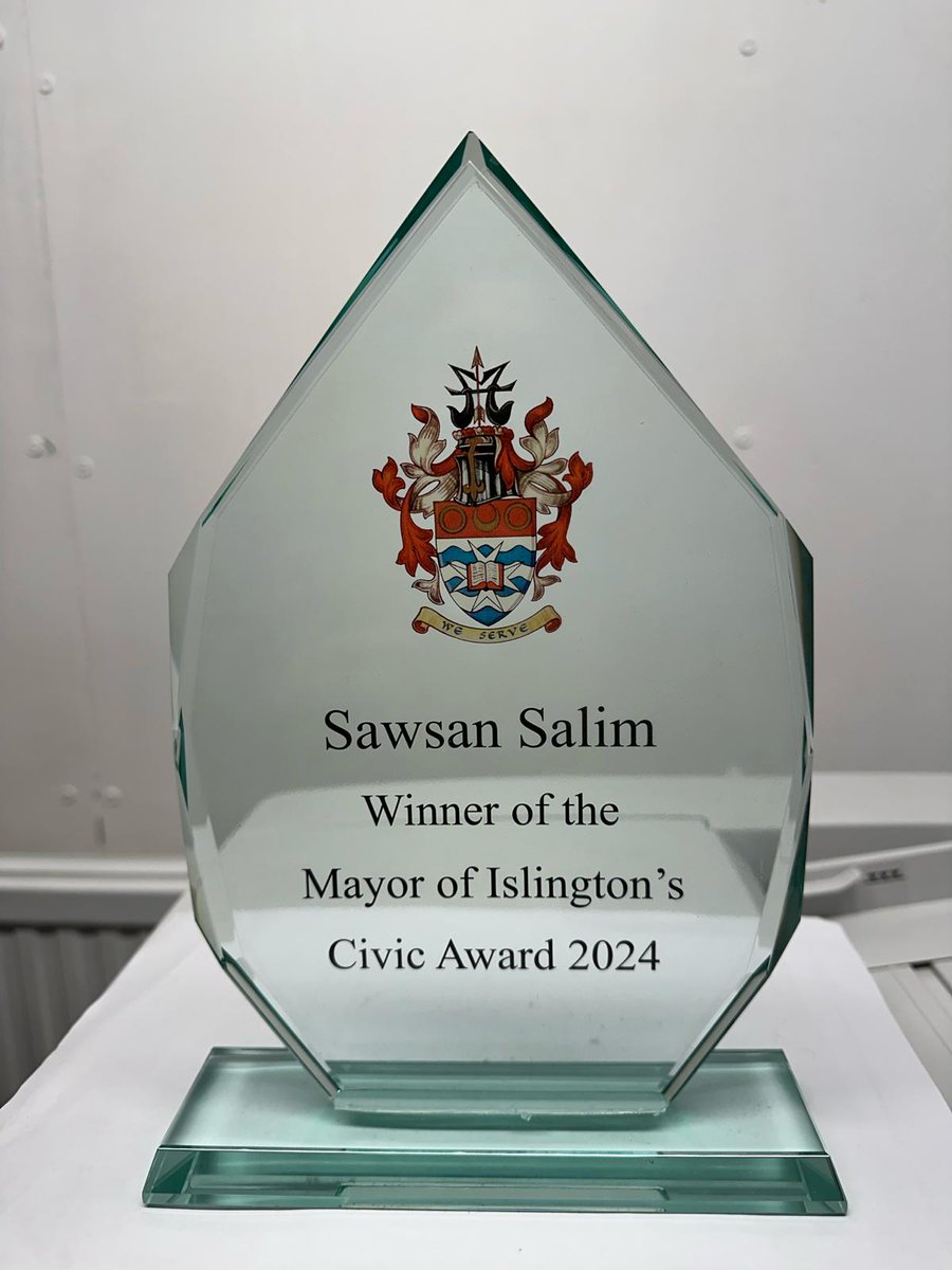 We are all over the🌙! Sawsan Salim, director @kmewo received the Mayor's Civic Award @IslingtonBC for supporting Black and Minoritised women, survivors of #DomesticAbuse in Islington for 25 years!💜 Congratulations, Sawsan we are all so proud of you!💫 islington.media/news/islington…