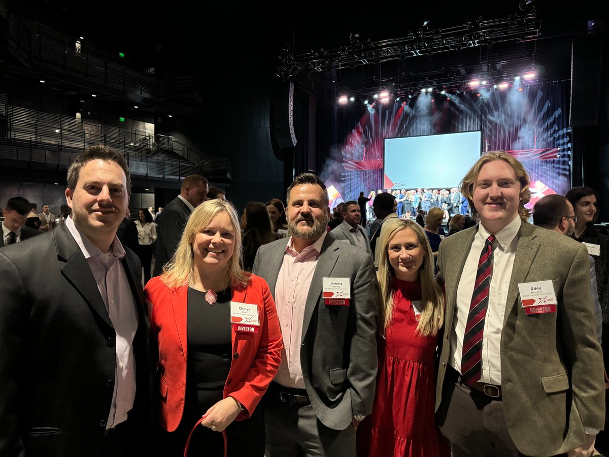 BE_NKY's tweet photo. Happy 10th Anniversary @GrowCincyUSA! You are an invaluable partner in the economic development work we do in Northern Kentucky, and we loved celebrating this milestone with you last night! #REDIPoweringGrowth https://t.co/OSjB6lx6LO